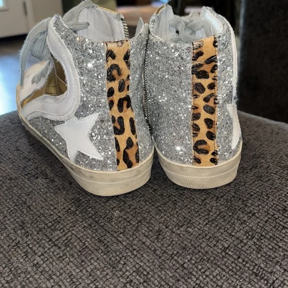 Golden Goose Similar Sneakers - Picture 4 of 5